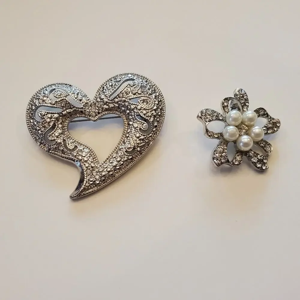 Lot of 2‎ floral boho heart shaped brooches